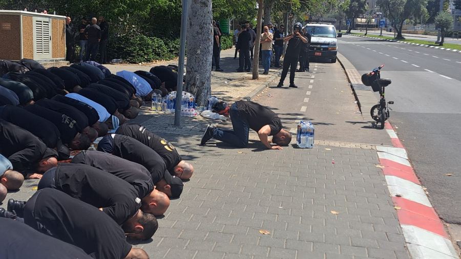 شاهد : انطلاق مسيرة تشييع المرحوم يعقوب طوخي في يافا